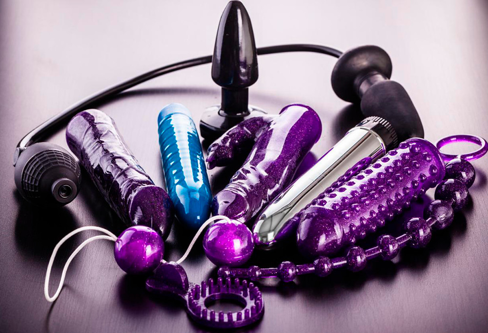 Beneficios de utilizar juguetes sexuales en una relación